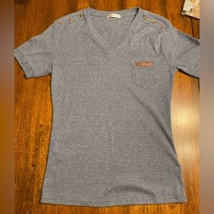 H2H short sleeve V neck T-shirt.  Size small.